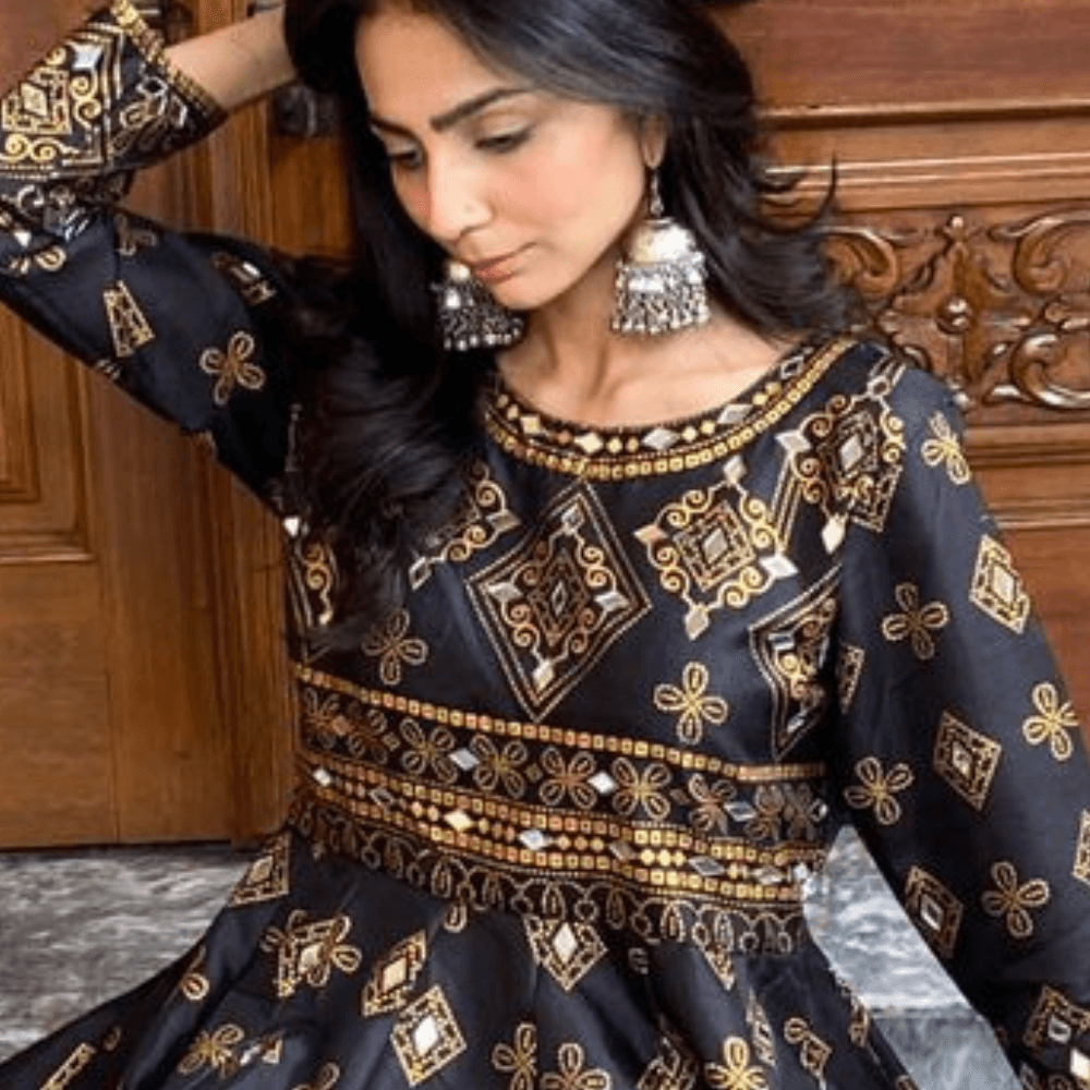 Sheesh Mahal Maxi A Regal Ensemble Fit for Royalty! 👗 - Virsa