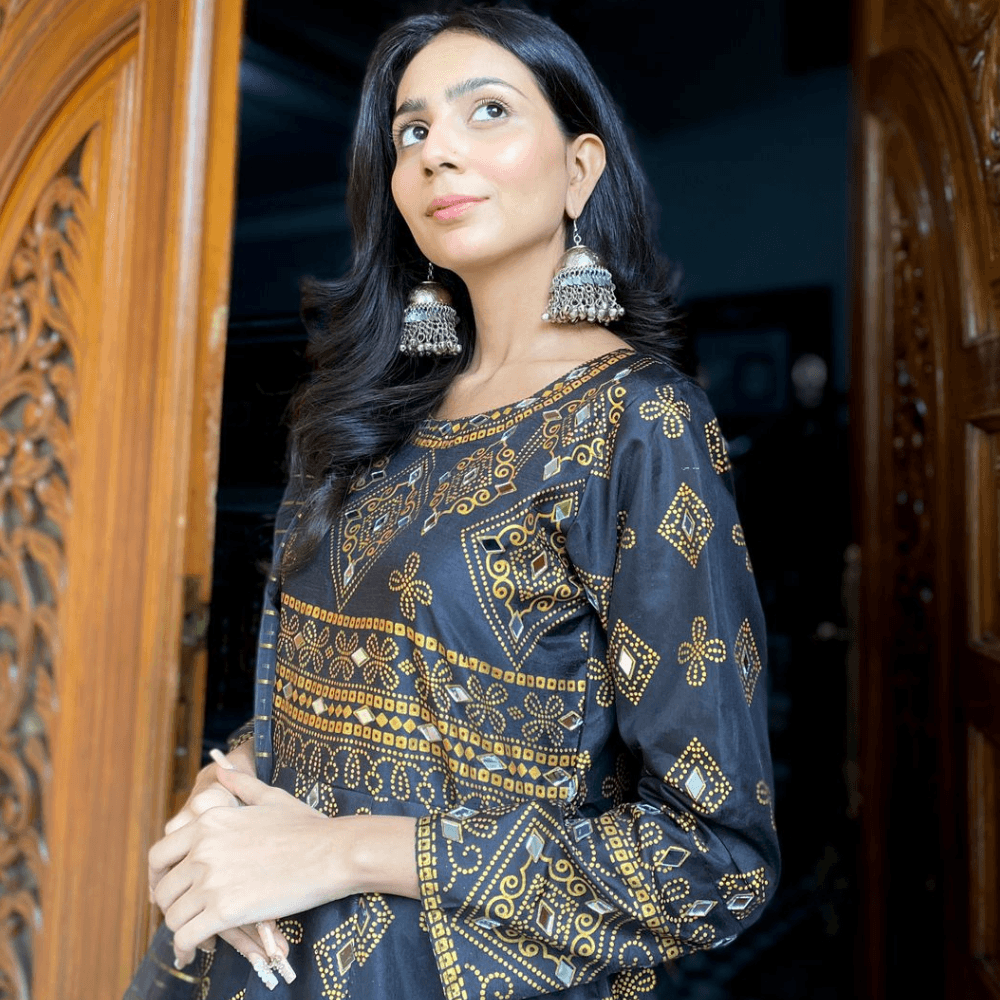 Sheesh Mahal Maxi A Regal Ensemble Fit for Royalty! 👗 - Virsa
