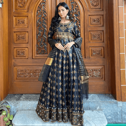 Sheesh Mahal Maxi A Regal Ensemble Fit for Royalty! 👗 - Virsa