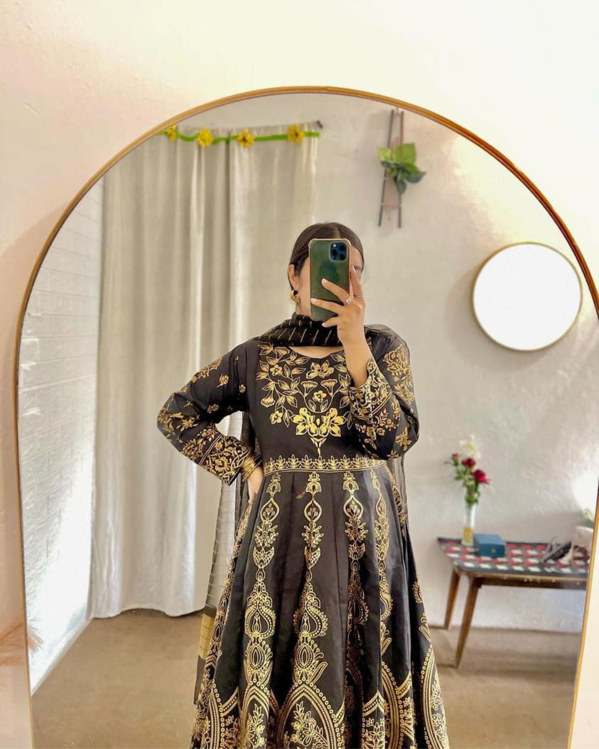 Moor Mahal-BLK 3 Piece Secondary image