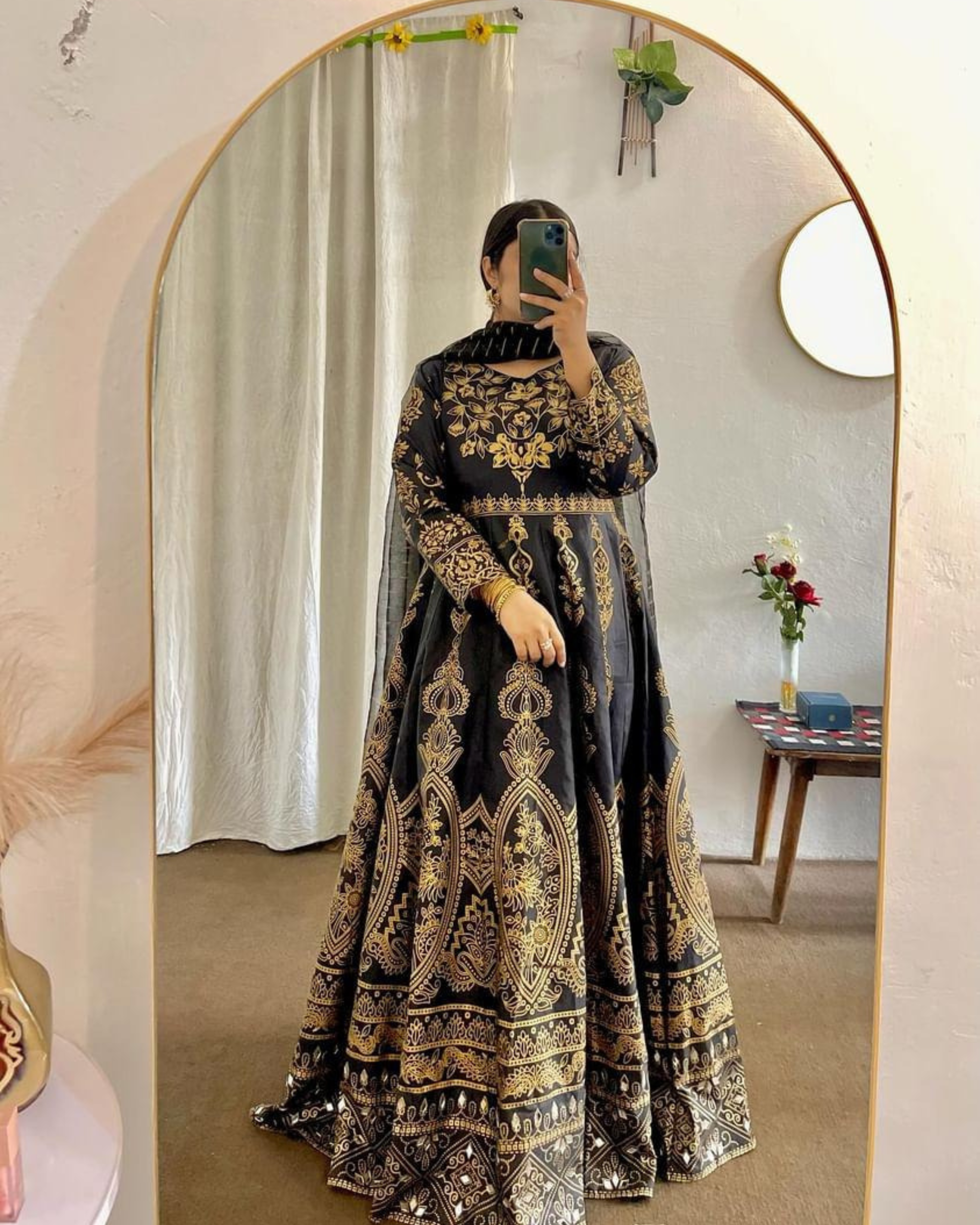 Moor Mahal-BLK 3 Piece Main image