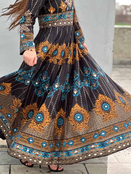 "GUL NAAZ" maxi in black