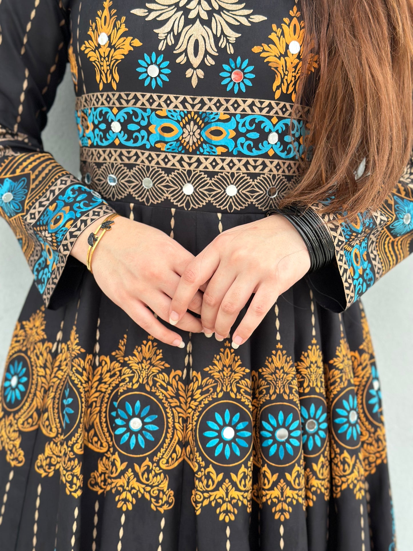 "GUL NAAZ" maxi in black