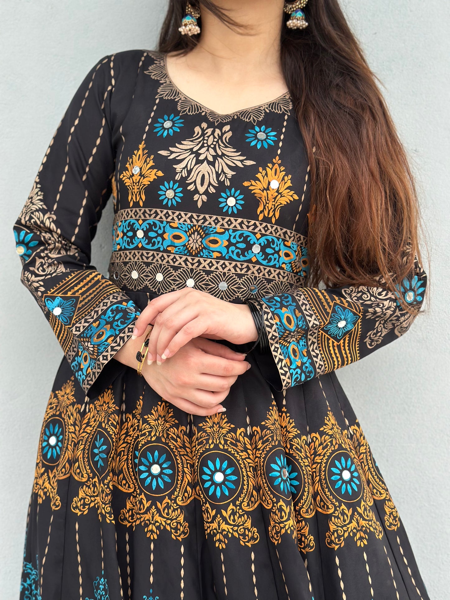 "GUL NAAZ" maxi in black