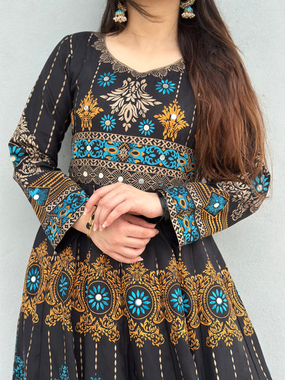 "GUL NAAZ" maxi in black