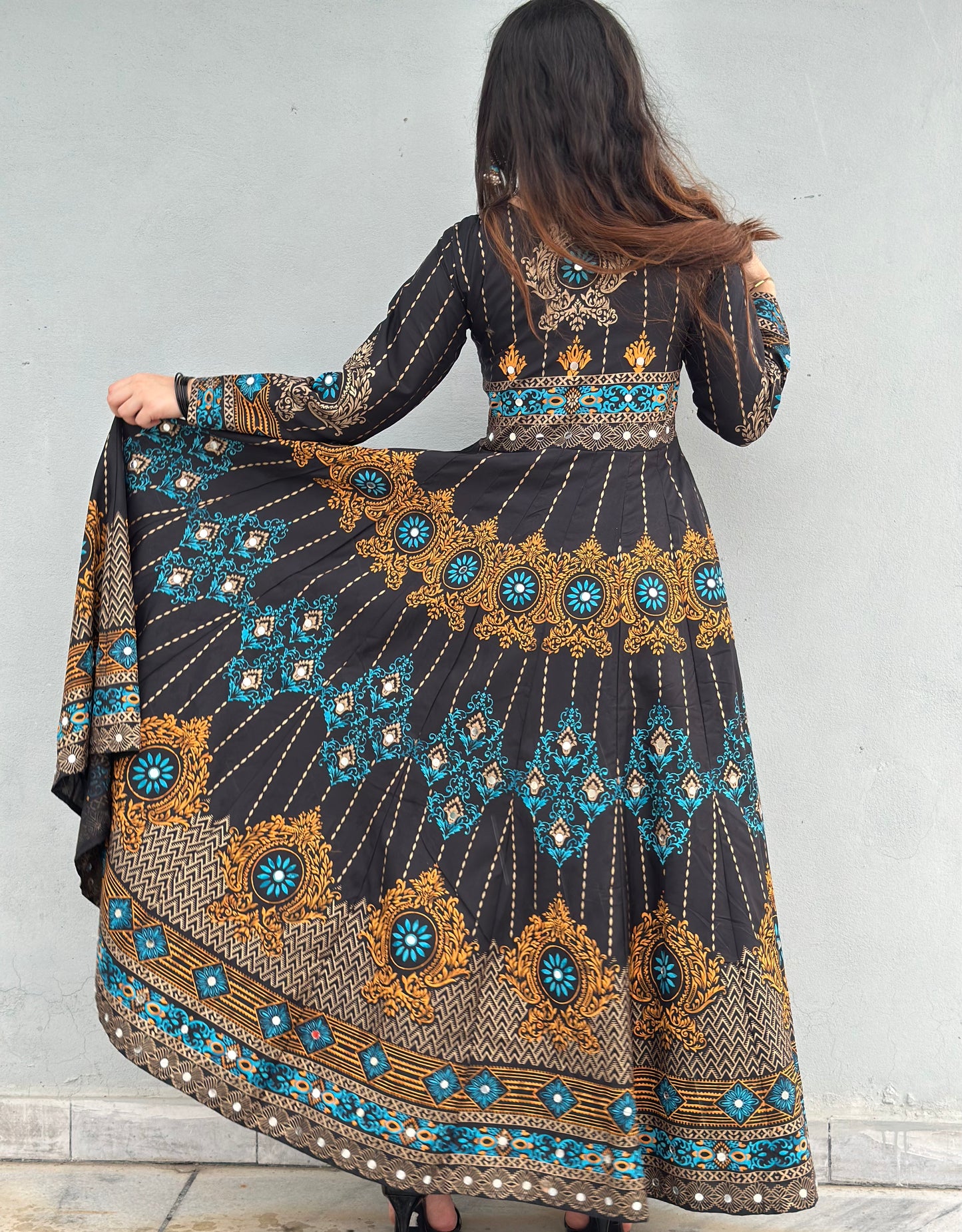 "GUL NAAZ" maxi in black