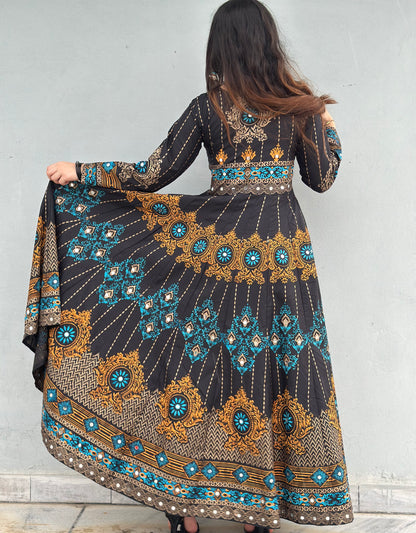 "GUL NAAZ" maxi in black