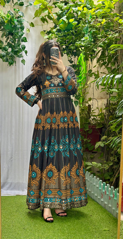 "GUL NAAZ" maxi in black