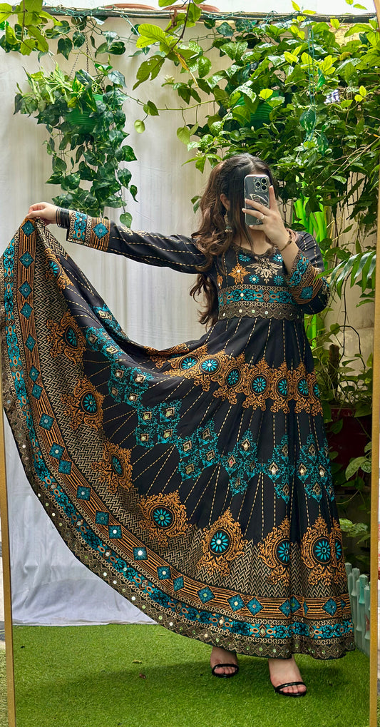 "GUL NAAZ" maxi in black